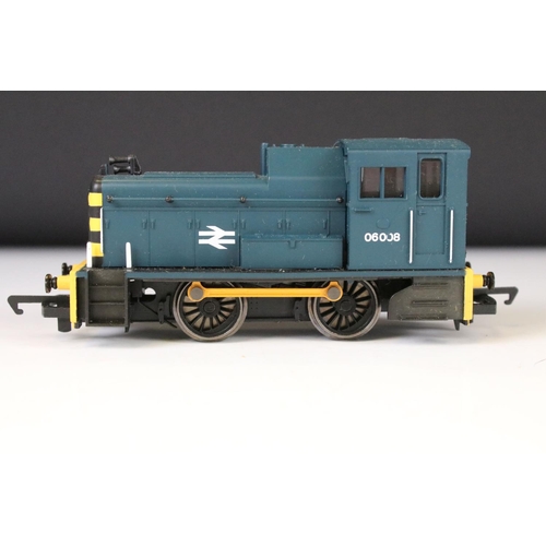 82 - 16 OO gauge locomotives to include Hornby Queen Elizabeth II in maroon livery, Hornby Monty LMS in b... 