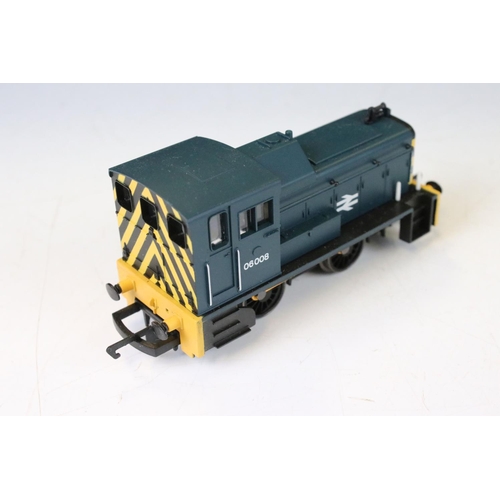 82 - 16 OO gauge locomotives to include Hornby Queen Elizabeth II in maroon livery, Hornby Monty LMS in b... 