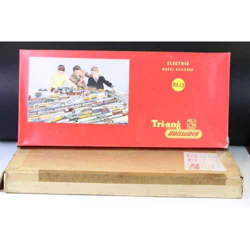 85 - Quantity of OO gauge model railway to include boxed Triang RS13 train set (appears complete with out... 