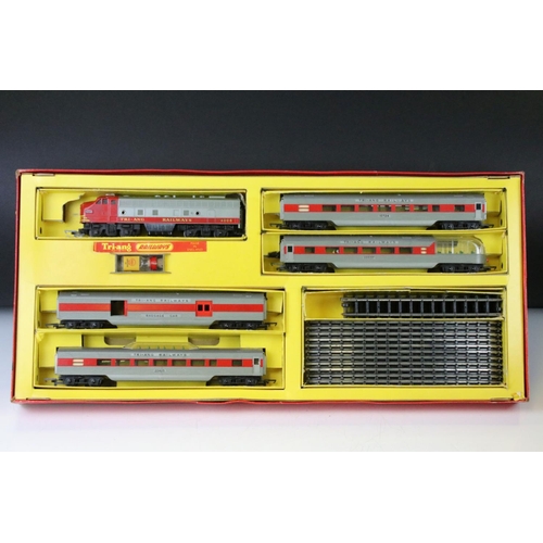 85 - Quantity of OO gauge model railway to include boxed Triang RS13 train set (appears complete with out... 