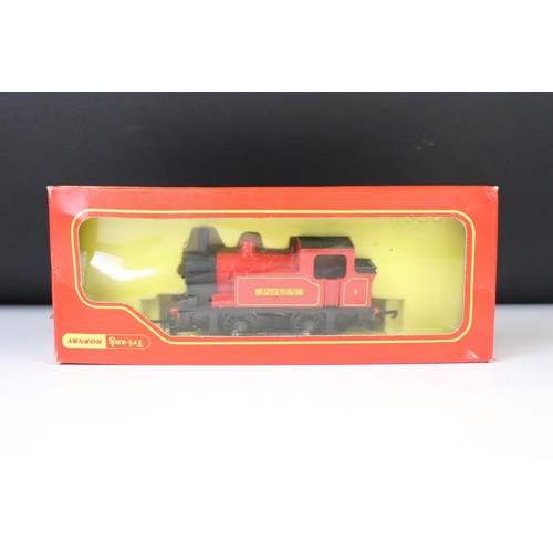 85 - Quantity of OO gauge model railway to include boxed Triang RS13 train set (appears complete with out... 