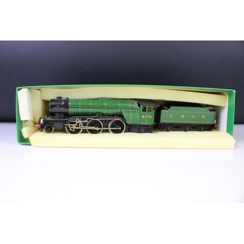 86 - Two boxed OO gauge kit built cast model to include 4-4-2 LNER 2822 and 2-6-2 4771 LNER with tender, ... 