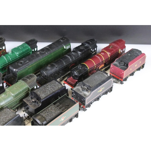 89 - 13 OO gauge locomotives to include Triang Davy Crockett, 4 x Princess Elizabeth in green livery, 4 x... 