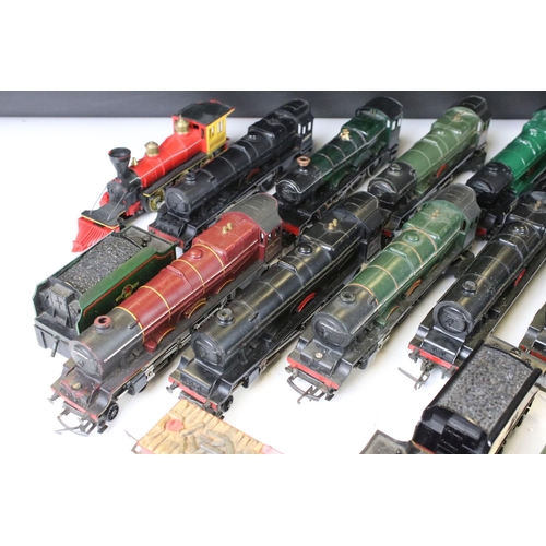 89 - 13 OO gauge locomotives to include Triang Davy Crockett, 4 x Princess Elizabeth in green livery, 4 x... 