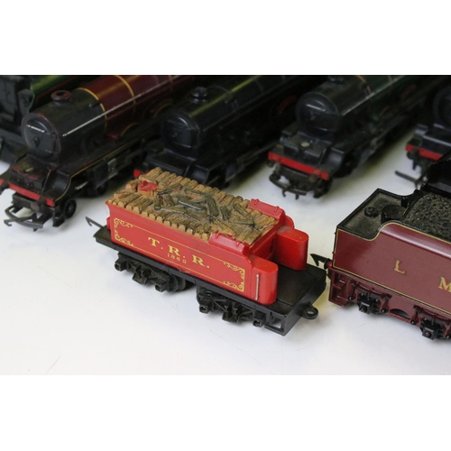 89 - 13 OO gauge locomotives to include Triang Davy Crockett, 4 x Princess Elizabeth in green livery, 4 x... 