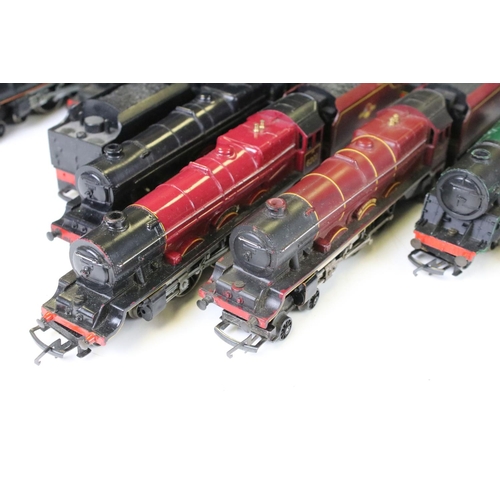 91 - 13 OO gauge locomotives to include Triang Davy Crockett, 2 x Princess Elizabeth in green livery, 3 x... 