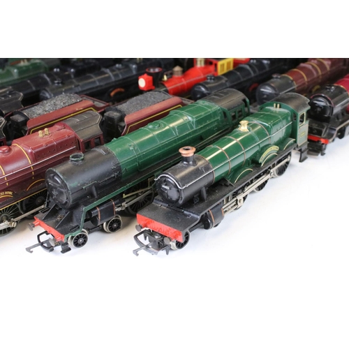 91 - 13 OO gauge locomotives to include Triang Davy Crockett, 2 x Princess Elizabeth in green livery, 3 x... 