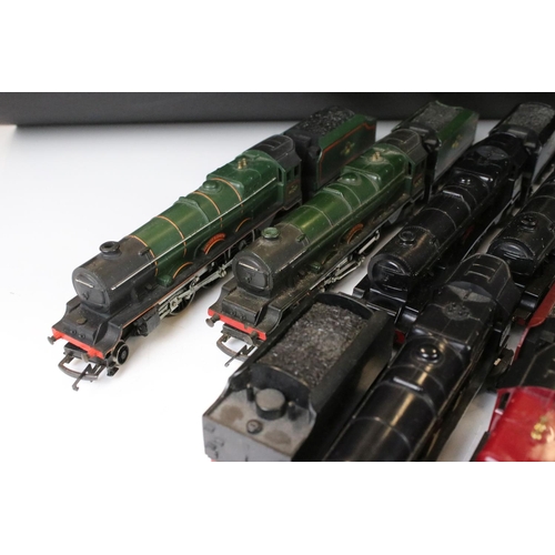 91 - 13 OO gauge locomotives to include Triang Davy Crockett, 2 x Princess Elizabeth in green livery, 3 x... 