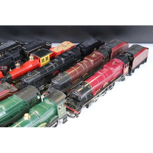 91 - 13 OO gauge locomotives to include Triang Davy Crockett, 2 x Princess Elizabeth in green livery, 3 x... 