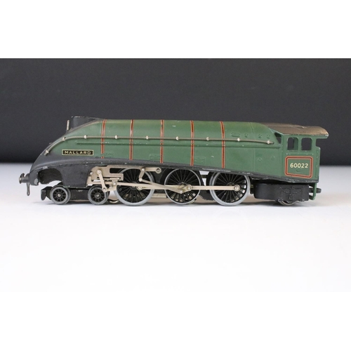 93 - Three Hornby Dublo locomotives to include Sir Nigel Gresley, Mallard and BR 80151 2-6-4 in black liv... 