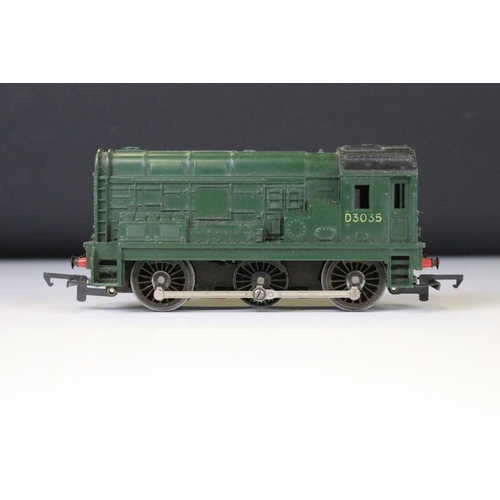 96 - 15 OO gauge locomotives to include 2 x Triang Lord of the Isles in green livery, Hornby Carlisle in ... 