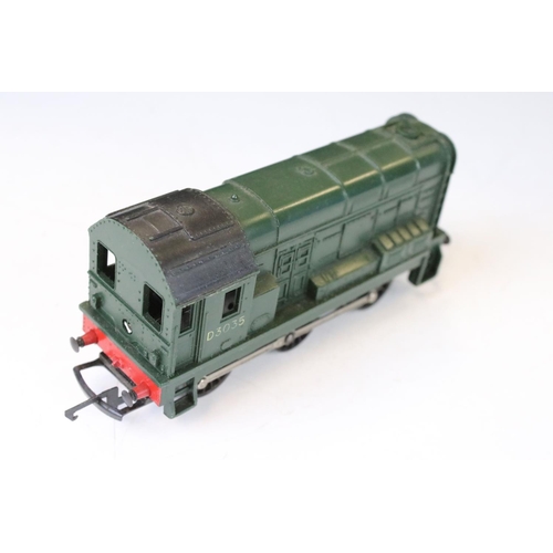 96 - 15 OO gauge locomotives to include 2 x Triang Lord of the Isles in green livery, Hornby Carlisle in ... 