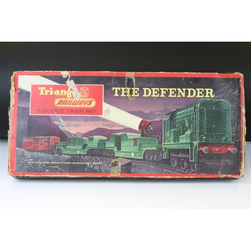 97 - Boxed and incomplete Triang OO gauge RS50 The Defender train set containing 3 x items of rolling sto... 