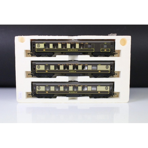 98 - Two ltd edn Hornby OO gauge Coach Packs without outer boxes to include The Golden Arrow and The York... 