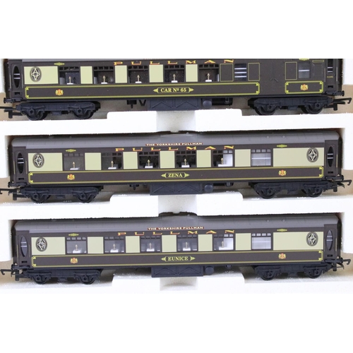 98 - Two ltd edn Hornby OO gauge Coach Packs without outer boxes to include The Golden Arrow and The York... 