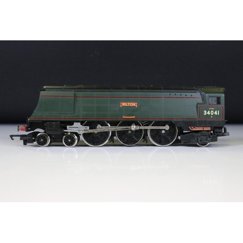 106 - Nine OO gauge locomotives to include Hornby Wilton, Hornby Wilton, Hornby Spitfire, Hornby Albert Ha... 