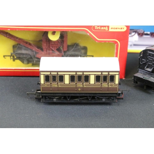 108 - 17 OO gauge items of rolling stock featuring Hornby & Triang including a Hornby Breakdown Crane plus... 