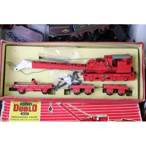 108 - 17 OO gauge items of rolling stock featuring Hornby & Triang including a Hornby Breakdown Crane plus... 