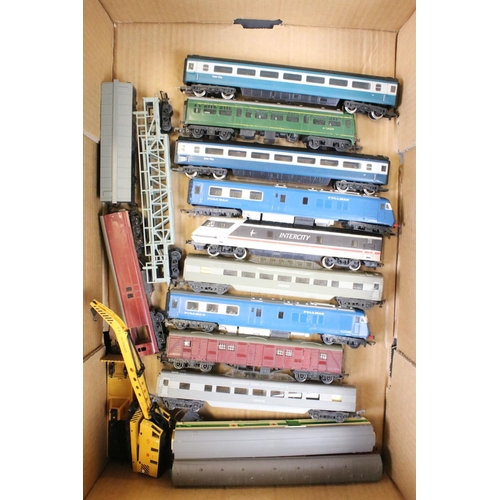 108 - 17 OO gauge items of rolling stock featuring Hornby & Triang including a Hornby Breakdown Crane plus... 