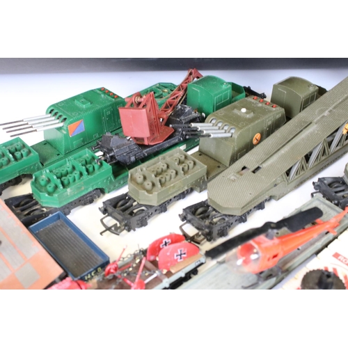 112 - Around 23 OO gauge Triang & Hornby items of rolling stock to include many Battle Space examples