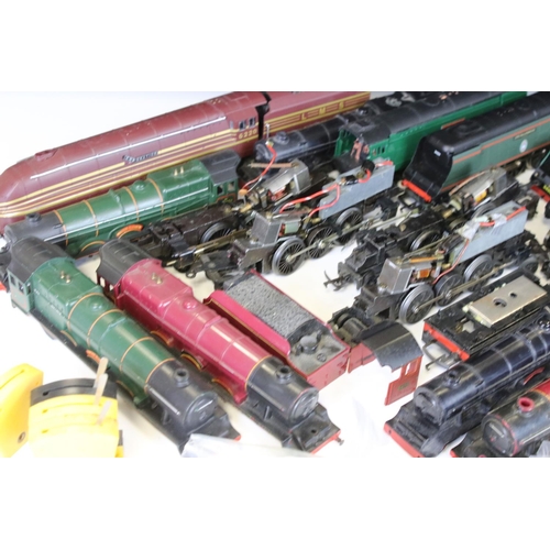 113 - Quantity of OO gauge spares & repairs to include engine parts, locomotive bodies and loose loco's fe... 