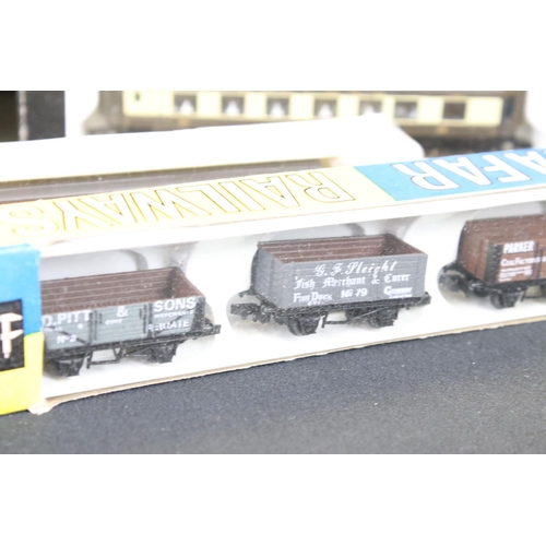 116 - Around 95 boxed & cased N gauge items of rolling stock to include Minitrix, Graham Farish, Model Pow... 