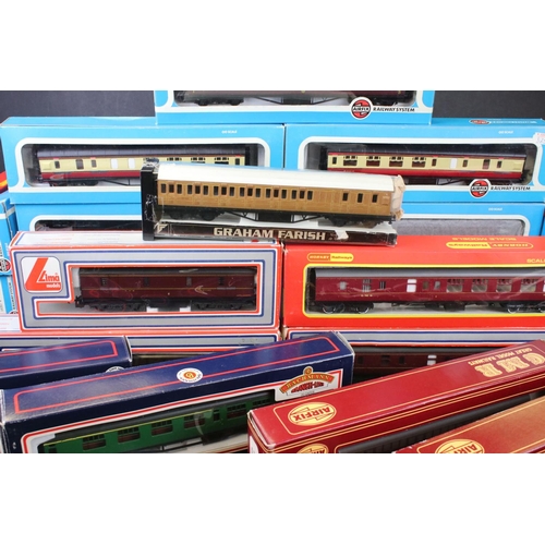 118 - 25 Boxed OO gauge items of rolling stock to include 15 x Airfix, 3 x Hornby, 2 x Bachmann, 2 x Graha... 