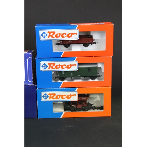 120 - 25 Boxed HO items of rolling stock to include 13 x Roco, 5 x Fleischmann, 1 x Lima, 5 x Jouef, and 1... 