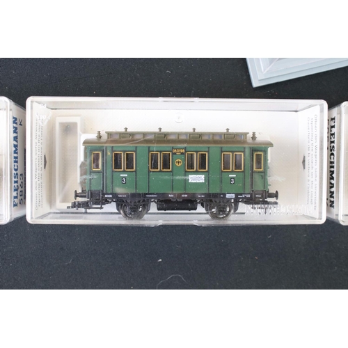 120 - 25 Boxed HO items of rolling stock to include 13 x Roco, 5 x Fleischmann, 1 x Lima, 5 x Jouef, and 1... 