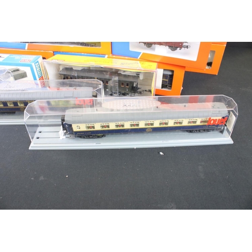 120 - 25 Boxed HO items of rolling stock to include 13 x Roco, 5 x Fleischmann, 1 x Lima, 5 x Jouef, and 1... 