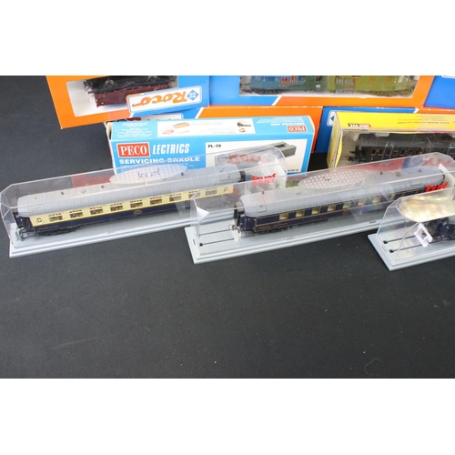 120 - 25 Boxed HO items of rolling stock to include 13 x Roco, 5 x Fleischmann, 1 x Lima, 5 x Jouef, and 1... 