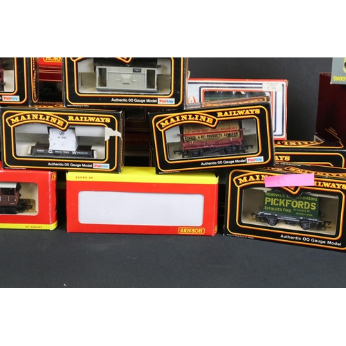 125 - 31 Boxed OO gauge items of rolling stock to include 12 x Mainline, 3 x Airfix, 4 x Hornby/Triang, 3 ... 