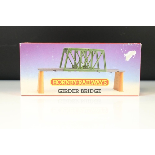 132 - Eight boxed Hornby OO gauge accessories to include 2 x R162 SR Composite Coach Olive Green, 2 x R174... 