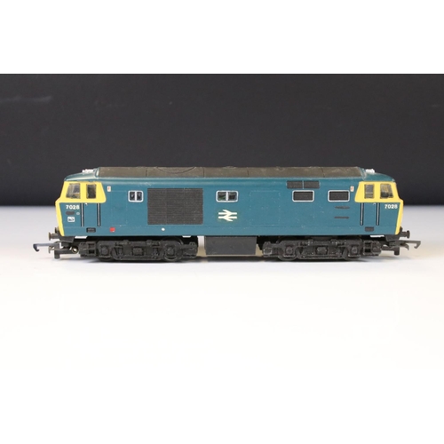 134 - Five OO gauge Diesel locomotives to include 2 x Lima (1 x with box), Hornby Western Courier, Triang ... 