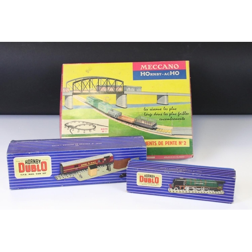 136 - Boxed French Hornby ACHO 6800 Elevated Track Outfit (contents unchecked but appear gd) plus a boxed ... 