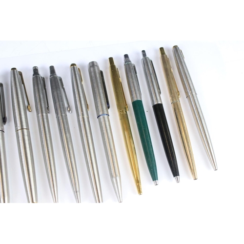 202 - A large collection of pens to include many Parker examples.