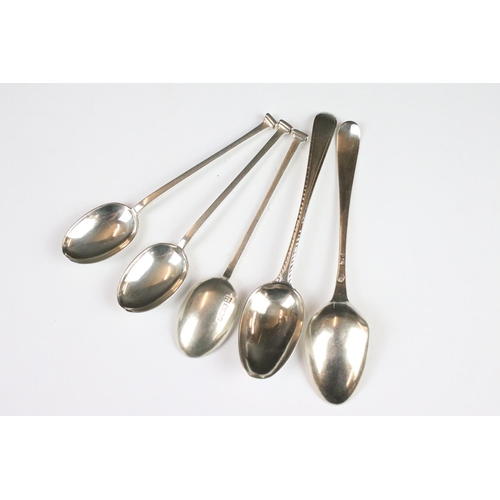 288 - A fully hallmarked sterling silver set of coffee bean spoons and apostle spoons together with a part... 