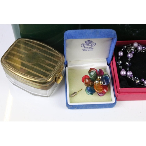 310 - A large collection of mainly contemporary costume jewellery to include necklaces, bracelets, watches... 