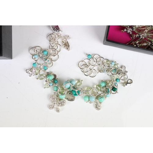 314 - Collection of assorted fashion and costume jewellery.
