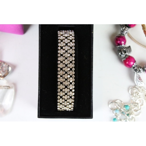 314 - Collection of assorted fashion and costume jewellery.