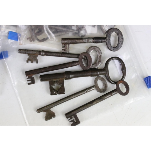 344 - A large collection of vintage keys of various styles and sizes.