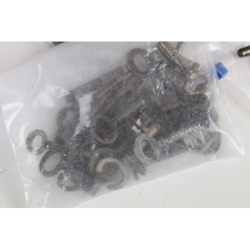 344 - A large collection of vintage keys of various styles and sizes.