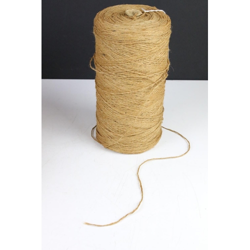407 - A vintage ball of brown string together with a roll of rope.