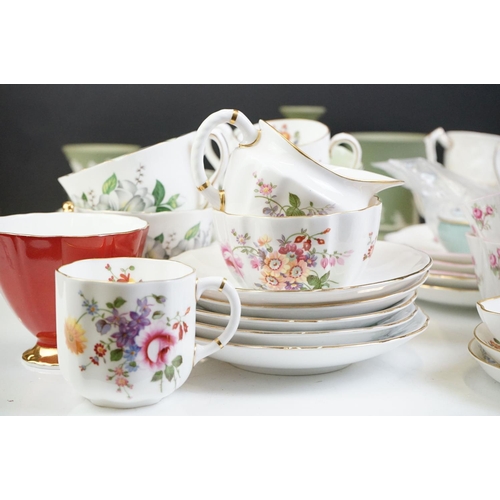 25 - Mixed tea ware & ceramics to include Wedgwood Jasperware (11 pieces - vases, trinket boxes, etc), Sh... 