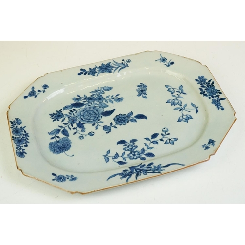 39 - Chinese blue & white octagonal serving dish decorated with floral sprigs (36cm long), together with ... 