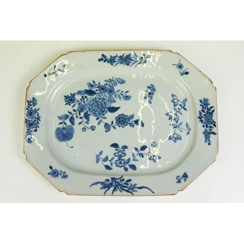 39 - Chinese blue & white octagonal serving dish decorated with floral sprigs (36cm long), together with ... 