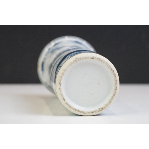 39 - Chinese blue & white octagonal serving dish decorated with floral sprigs (36cm long), together with ... 