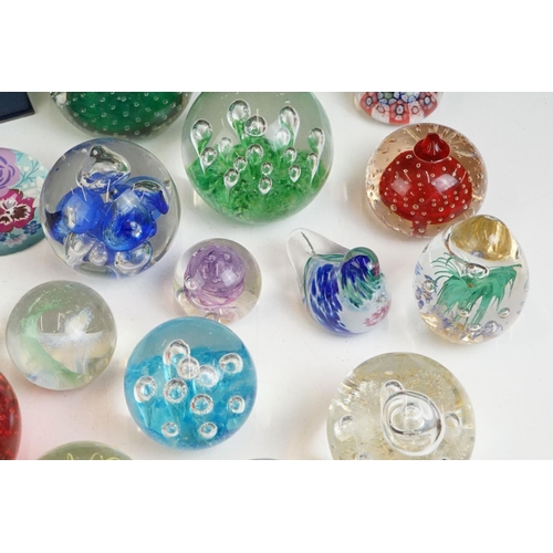 57 - Collection of 24 glass paperweights featuring a boxed QEII Diamond Jubilee paperweight, Alum Bay, mi... 