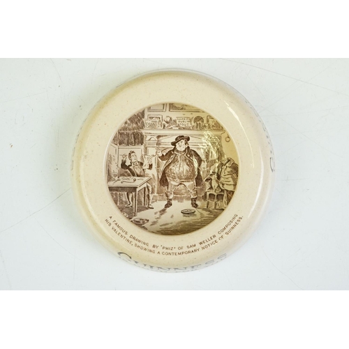 61 - Advertising - 1930's Ashtead Pottery Guinness Ashtray with Central Illustration of Sam Weller, 11cm ... 