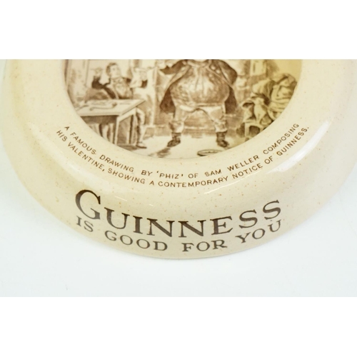 61 - Advertising - 1930's Ashtead Pottery Guinness Ashtray with Central Illustration of Sam Weller, 11cm ... 